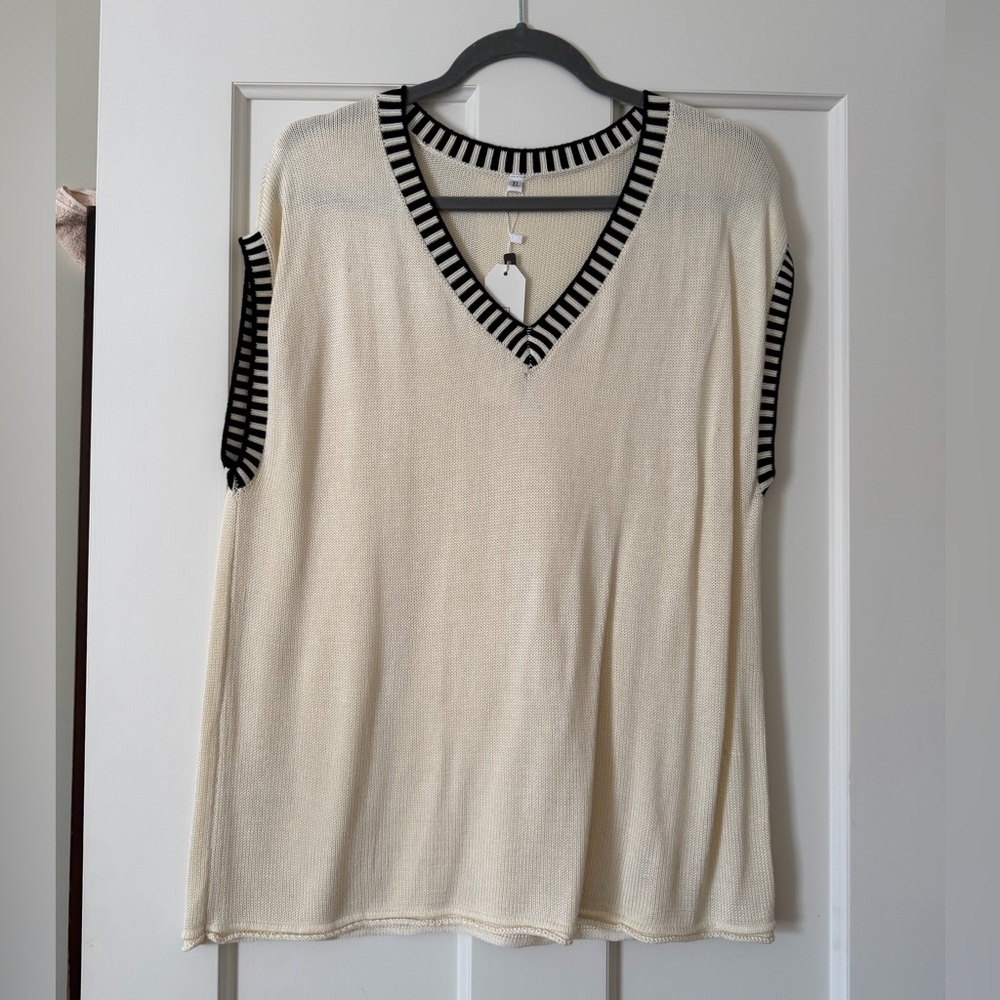 Cream Sleeveless V-Neck Sweater Top with Black Stripe Detail